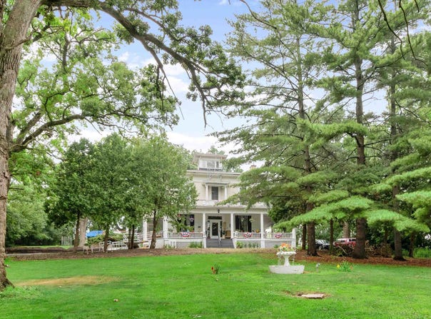 2200 W Memorial Drive, Janesville, WI 53548