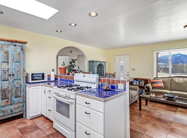 99 W Romero Rd, Ranchos de Taos, NM 87557