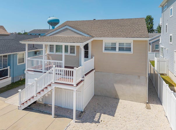 136 11th St S, Brigantine, NJ 08203