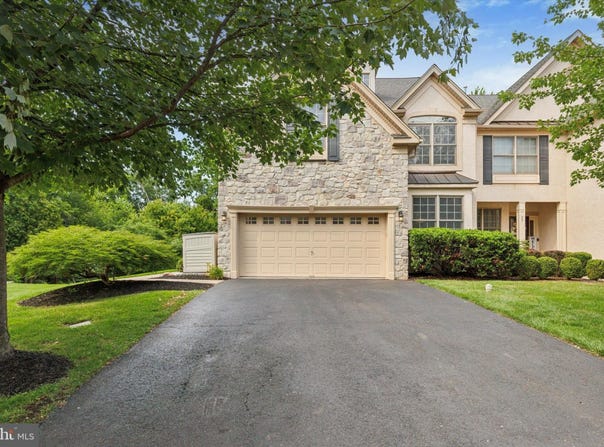 29 PENN CROSSING DR, EAST NORRITON, PA 19401
