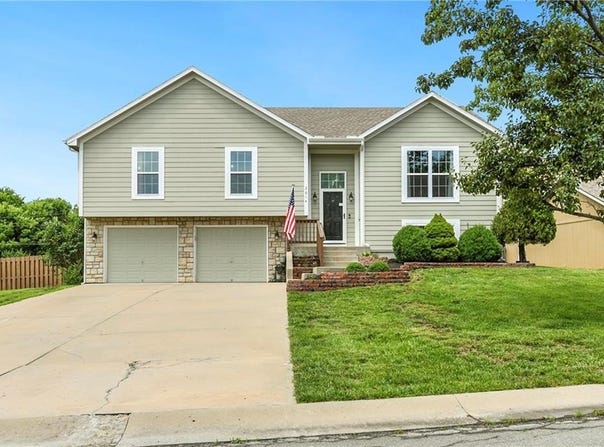 2614 S 24th Street, Leavenworth, KS 66048