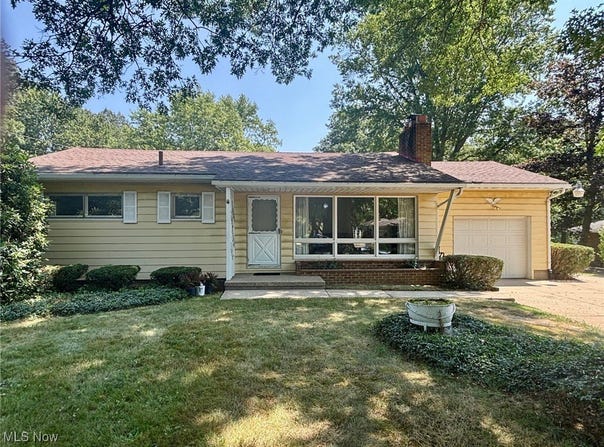 1967 Far View Road, Akron, OH 44312