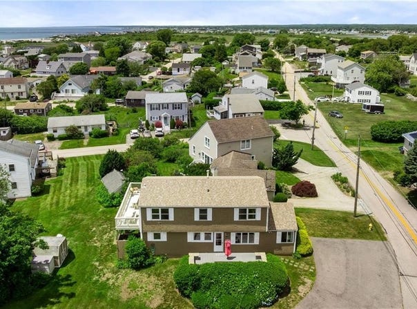 20 Saltaire Avenue, Narragansett, RI 02882