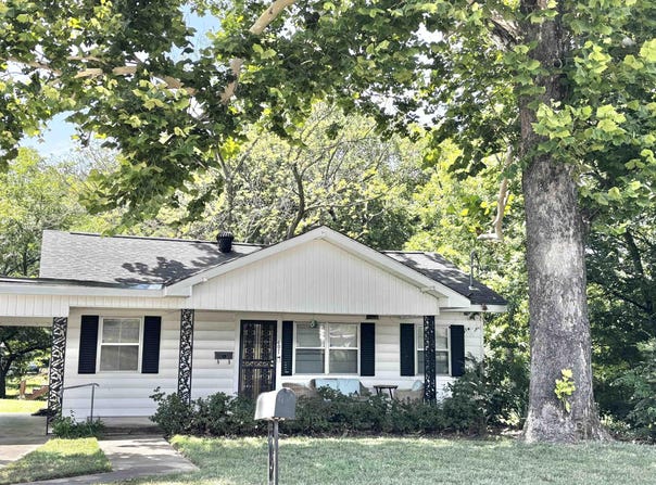 407 N Oak Street, Morrilton, AR 72110