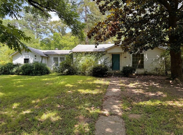 406 Pace Ave., Naples, TX 75568