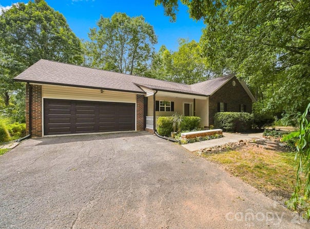 220 5th Street NE, Conover, NC 28613