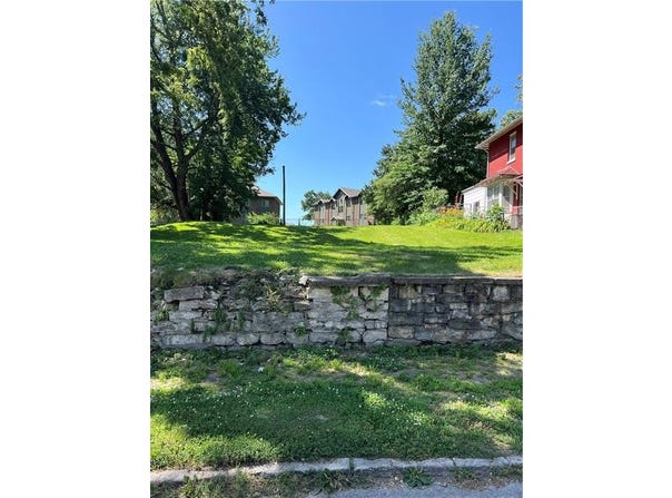 1222 Sylvanie Street, St Joseph, MO 64501