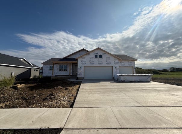 2736 Amber Valley Road, Cedar Falls, IA 50613