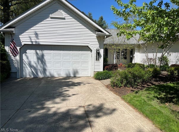 33992 SUNFLOWER LANE, NORTH RIDGEVILLE, OH 44039