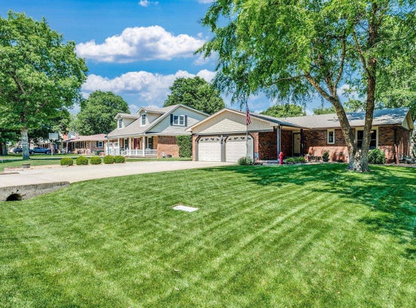 4506 Sequoia St, Hutchinson, KS 67502