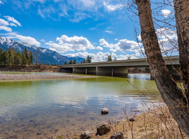 659 US Highway 2 E, Columbia Falls, MT 59912