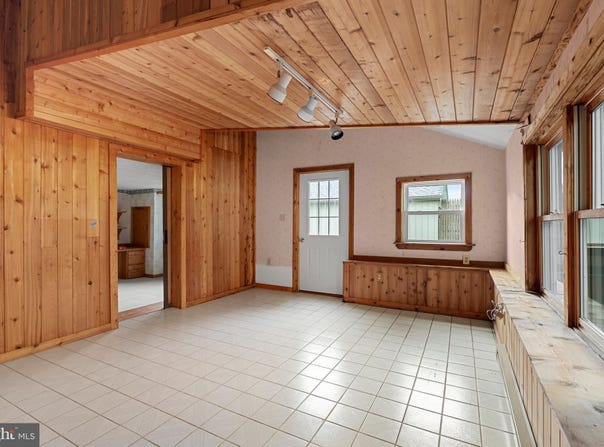 2965 UPPER RIDGE ROAD, PENNSBURG, PA 18073