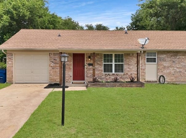 821 E Mustang Street, Crowley, TX 76036