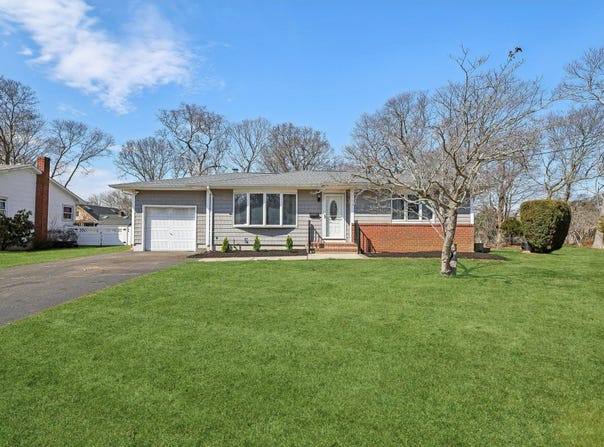 98 Bieselin Road, Bellport Village, NY 11713