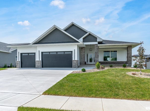 1915 E 59TH Court, Davenport, IA 52807