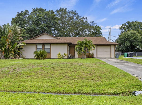 1882 SW Agnes Street, Port Saint Lucie, FL 34953