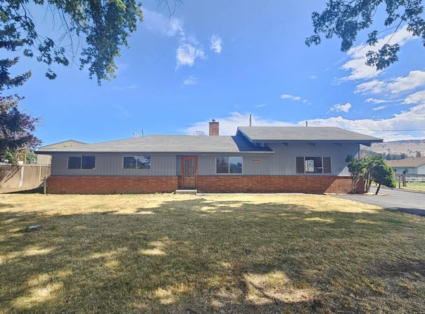 7649 Booth Road, Klamath Falls, OR 97603