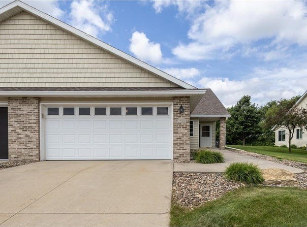 2590 Hawk Ridge Court SE, Rochester, MN 55904
