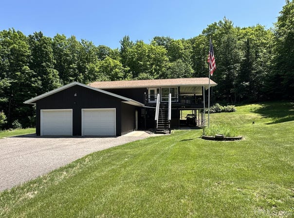 1111 W Little Shag Lake, Gwinn, MI 49841