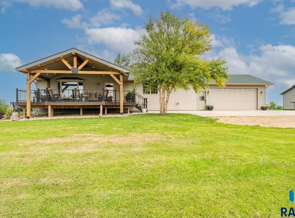 47649 289th St, Canton, SD 57013-6105
