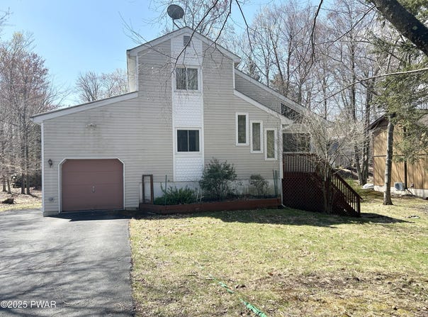 1050 Green Valley Circle, Lake Ariel, PA 18436