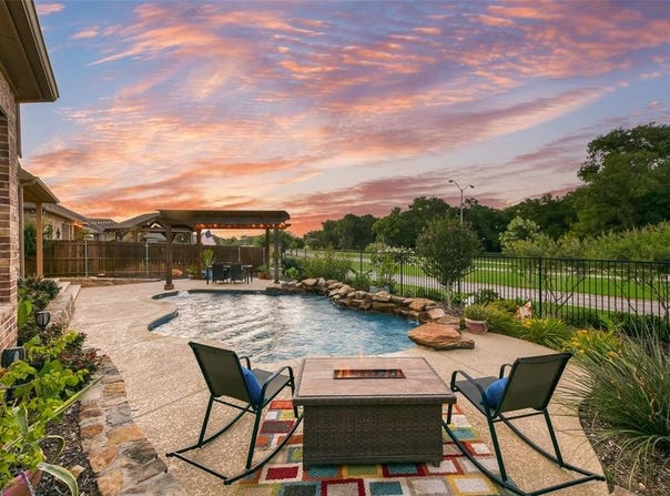 406 Oakcrest Drive, Justin, TX 76247