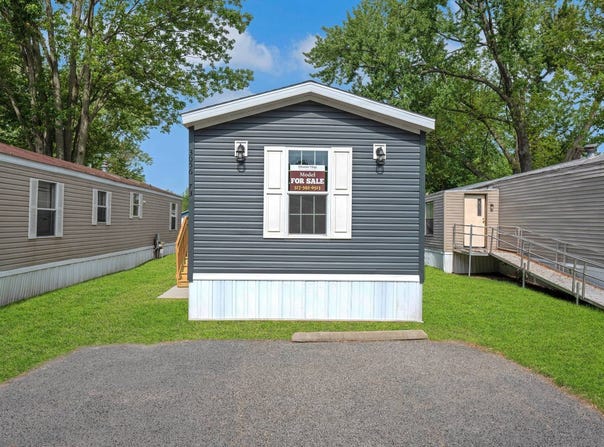 3056 Village Lane, Brooklyn, MI 49230