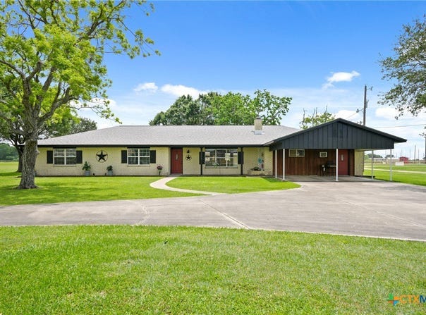 2303 Perryman Avenue, Palacios, TX 77465