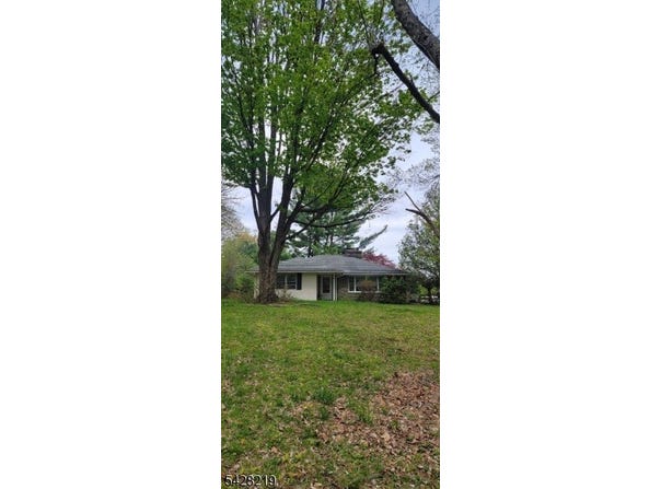 89 Mountain Ave, Mendham Boro, NJ 07945-1327