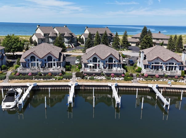 297 Lakeshore Drive, Manistee, MI 49660