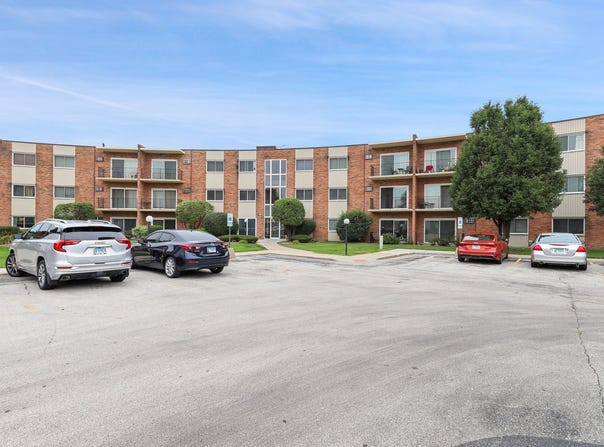 9724 S Karlov Avenue, Oak Lawn, IL 60453