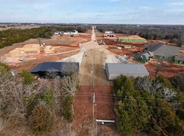 102 Pine Valley Lane, Shawnee, OK 74801