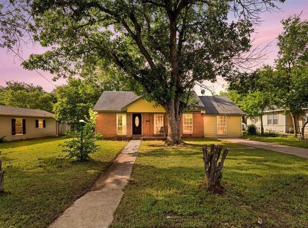 1126 W 7th Street, McGregor, TX 76657