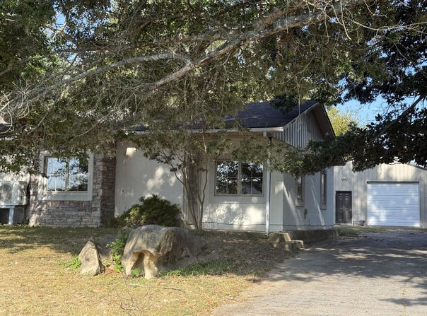 200 High Street, Russell Springs, KY 42642