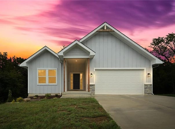 801 Colonial Drive, Pleasant Hill, MO 64080