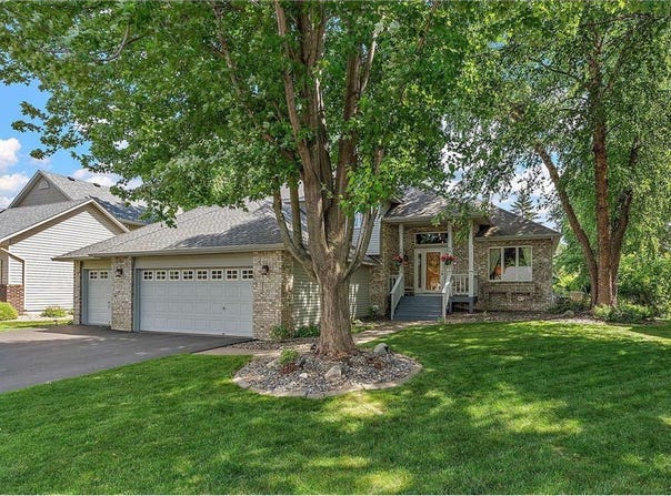 7807 21st Street N, Oakdale, MN 55128
