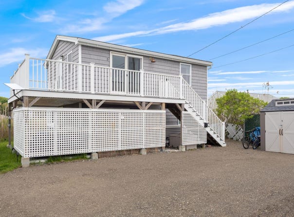 28 Kings Highway, Hampton, NH 03842