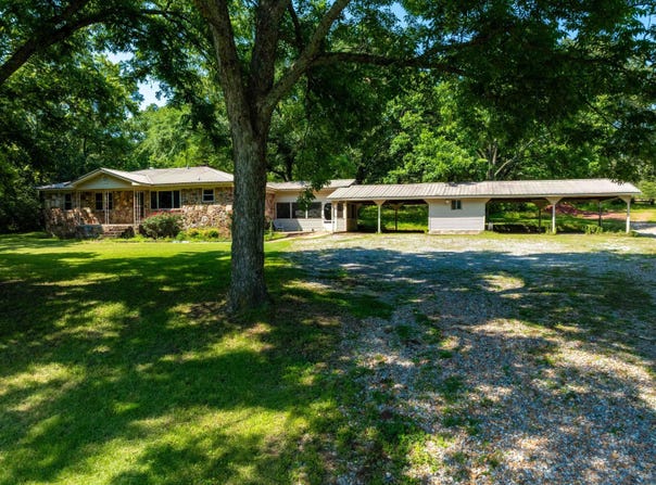 2389 Newport Rd, Batesville, AR 72501