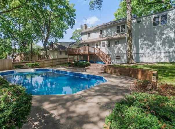 7030 Caenen Avenue, Shawnee, KS 66216
