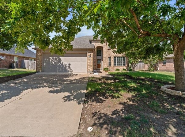 108 Bear Trail, Waxahachie, TX 75165
