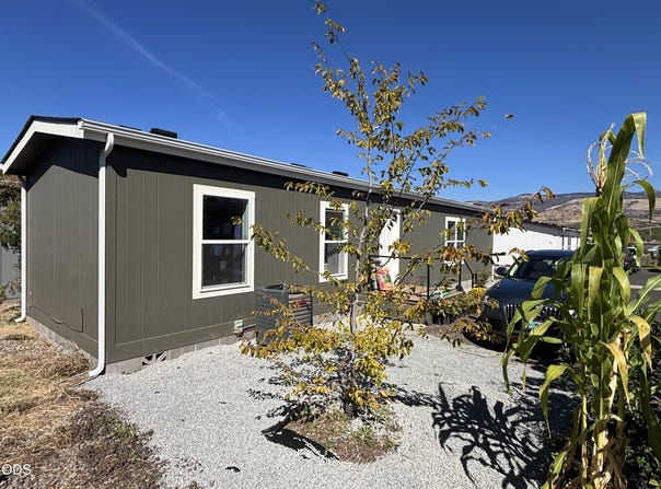 460 Arnos Street, Talent, OR 97540
