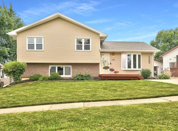 3945 Valdez Drive, Waterloo, IA 50701