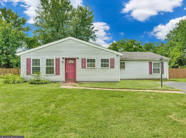201 E LYNN COURT, STERLING, VA 20164
