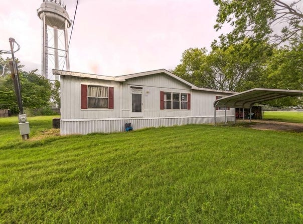 110 N 2nd Street, Mount Calm, TX 76673