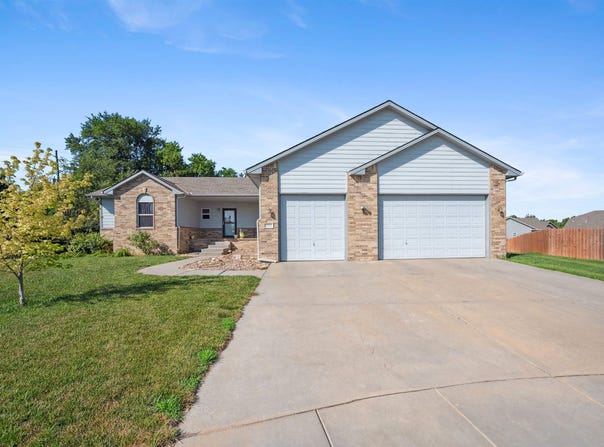1911 E Highridge Ct, Park City, KS 67219
