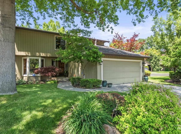 3583 N Plantation River Dr, Boise, ID 83703