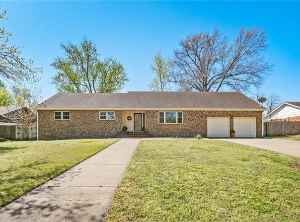 1910 Jefferson  ST, Siloam Springs, AR 72761