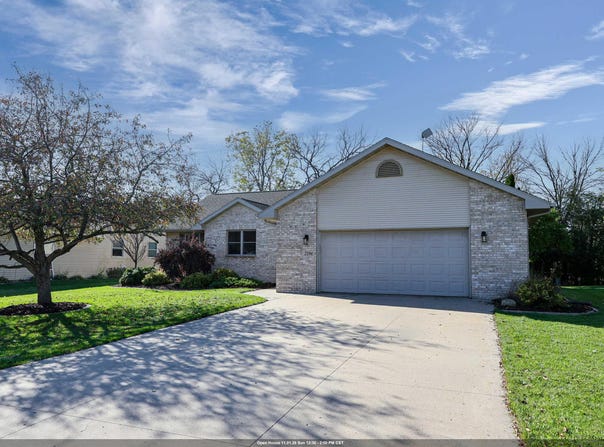 2194 DEER PRAIRIE Drive, NEENAH, WI 54956