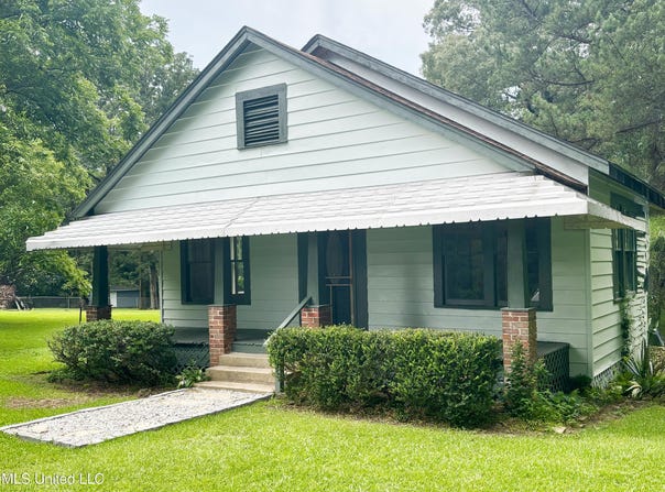 873 Smith Co Rd 142, Morton, MS 39117