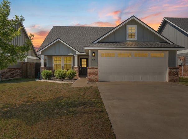 429 Travis Drive, McGregor, TX 76657